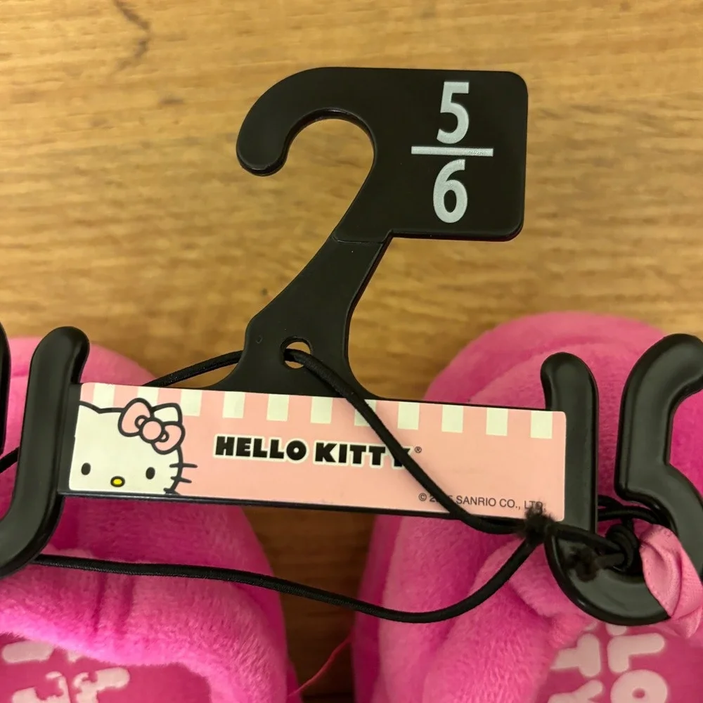 NEW SANRIO HELLO KITTY 3D Plush Slippers Pink Kids Size 5-6 Loungewear Comfort